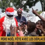 Le Père Noël apporte joie et nourriture aux enfants déplacés