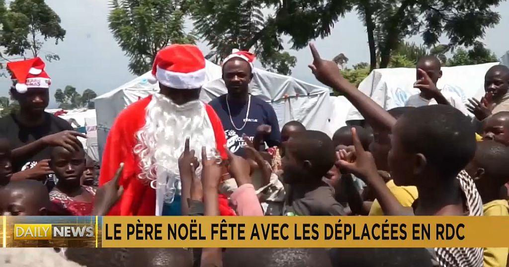 Le Père Noël apporte joie et nourriture aux enfants déplacés